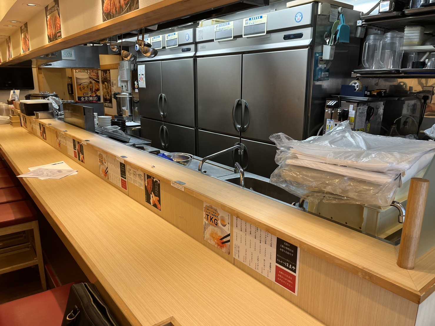 関内駅徒歩2分！　小箱路面店舗